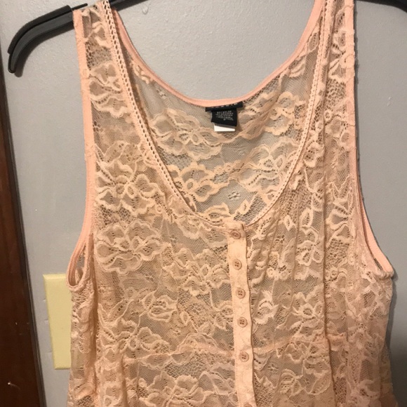 High-low pink lace top - Picture 2 of 3